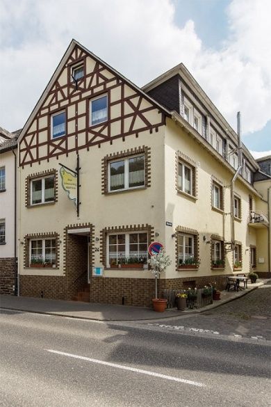 Haus Schwarzenberg - Ein guter Ausgangspunkt für Ihre Aktivitäten und Ferienwohnung mit Blick auf die Mosel (bis zu 4 Personen)