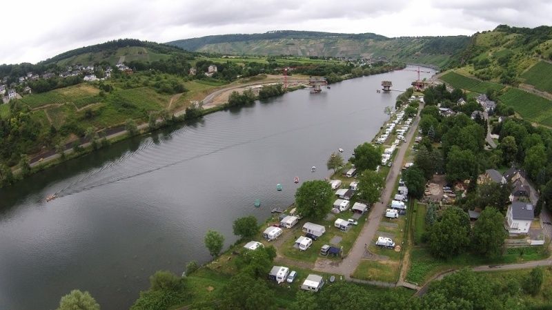 Campen direkt an der Mosel