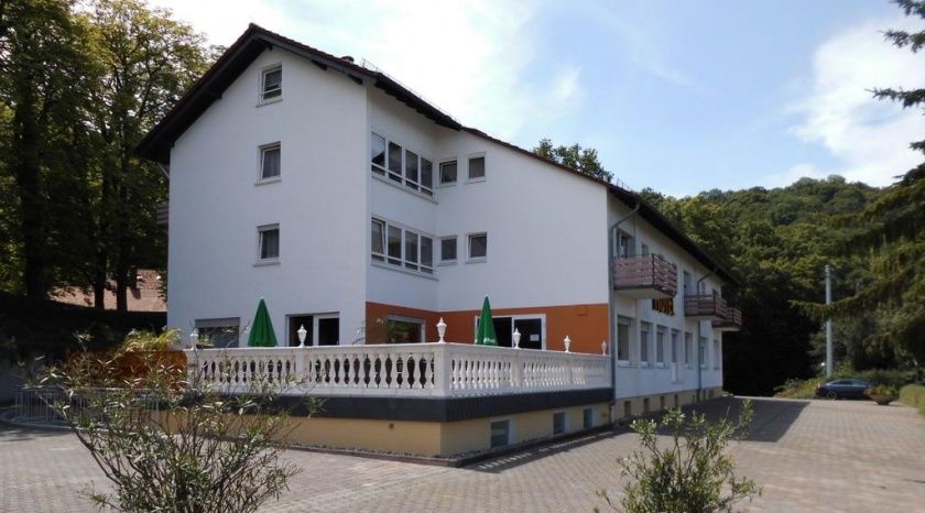 Burg-Hotel • Das Bikerhotel in der Nordpfalz