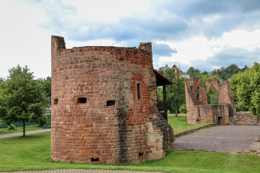 Burgruine Bucherbach in Köllerbach