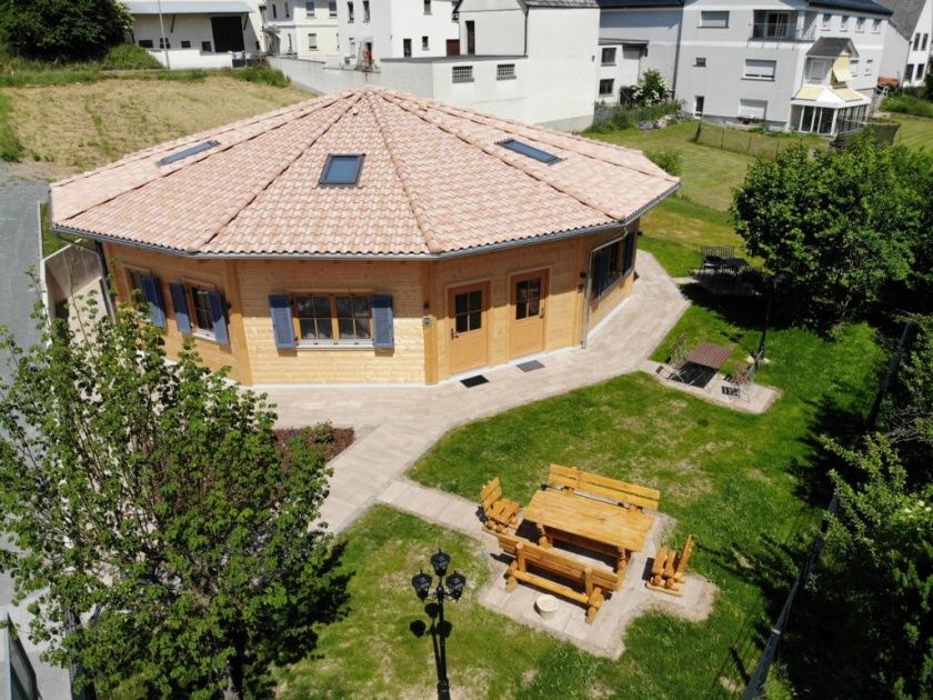 Carolinger Hüttendorf - Chalets, Apartments im Stellahaus und in der Hexahütte,  & Ferienwohnung