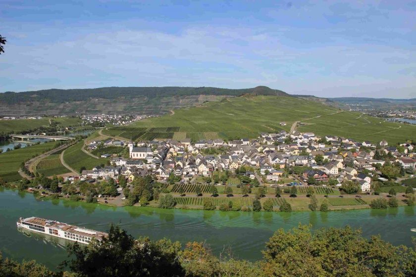 Weingut und Ferienwohnungen Ferres