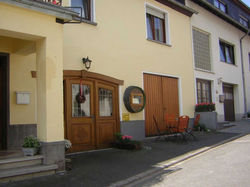 Weingut und Ferienwohnungen Ferres