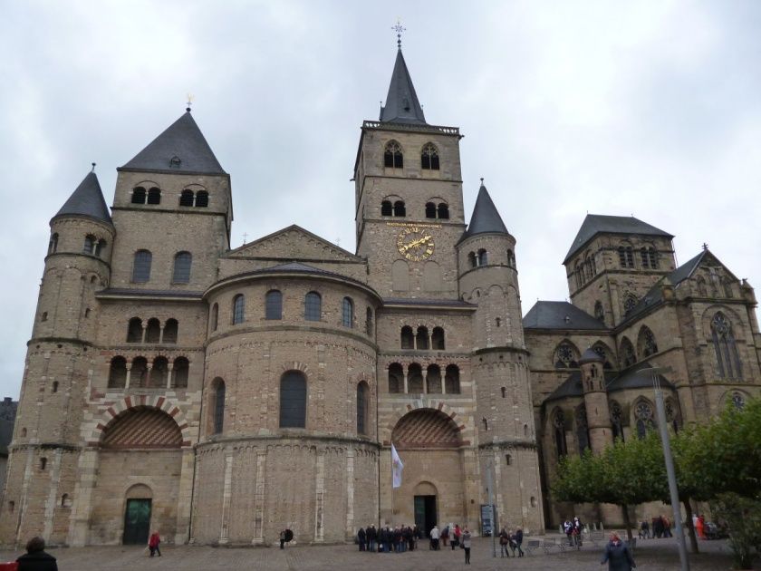 Der Dom in Trier rechts die Liebfrauenkirche