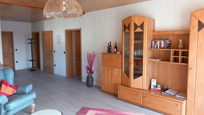 Renovierte, große 3-Sterne Ferienwohnung (DTV-Klassifizierung) im Winzerhaus, mit Blick in Natur und Weinberge, für 2 - 4 Personen geeignet.