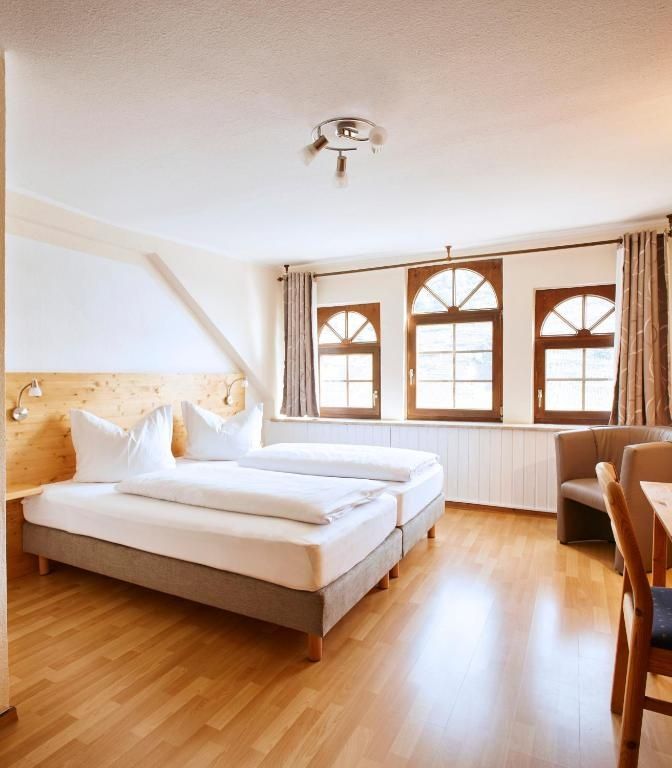 Standard- Doppelzimmer mit Moselblick, Beispielbild