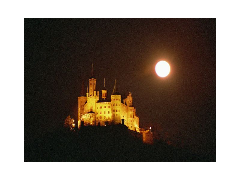 Die Burg in einer Vollmondnacht